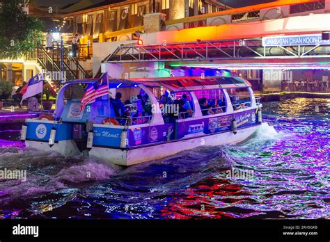 Malacca River Cruise boat sailing down the Malacca river at night Stock Photo - Alamy