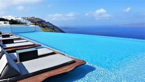 26 Best Santorini Hotels with Infinity Pools