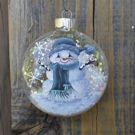 30+ Awesome Christmas Clear Glass Ornament Ideas | Painted christmas ornaments, Handpainted ...