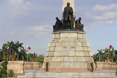 Monument of Jose Rizal in the Rizal Park | Manila | Pictures | Philippines in Global-Geography