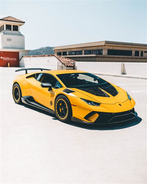 Yellow Lamborghini Huracan Performante - MV Forged | Bespoke Wheels