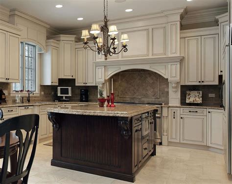 Antique White Kitchen Cabinets: Timeless Elegance For Your Home – DECOOMO