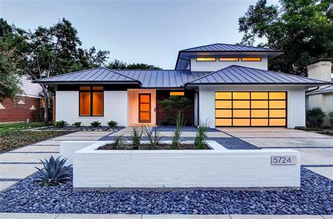 Standing Seam Metal Roof on a Modern Home | RoofCalc.org