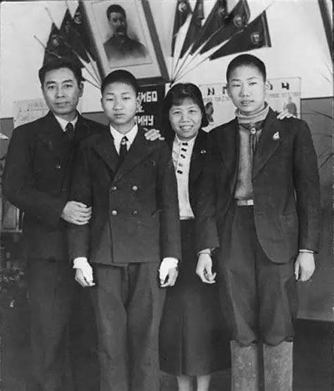 China in Pictures on Twitter: "Zhou Enlai and his wife Deng Yingchao, meeting with Mao's sons ...