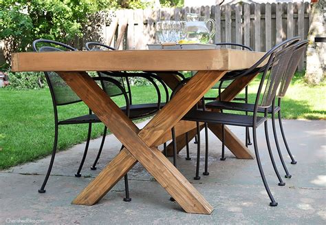 18 DIY Outdoor Table Plans