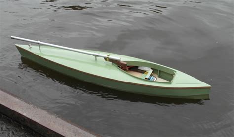 Decreasing rowboat hull length