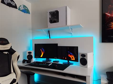 Clean Gaming Rig with DIY Demountable Desk : battlestations