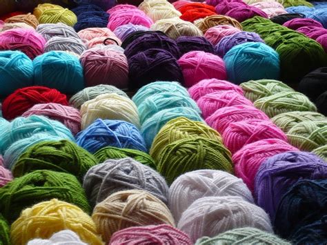 A Comprehensive Guide to Knitting Yarn: Types, Weights, and Buying Tips | lifestylemanor