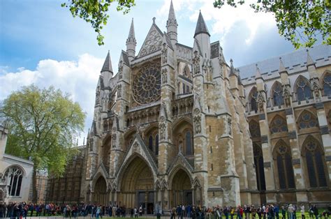 Top 10 Important Buildings in England - WanderWisdom