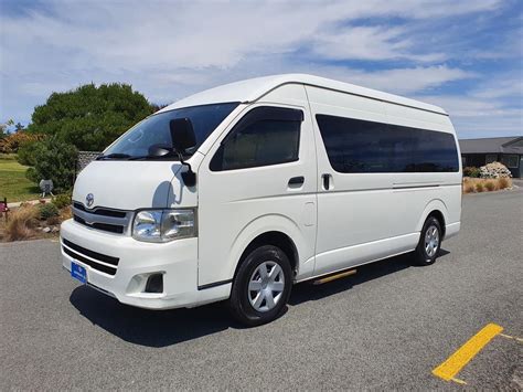 2012 Toyota Hiace 12 Seater 4WD on handshake