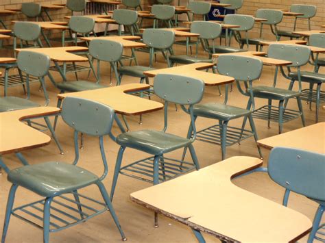 Stunning Classroom Desks In Rows Images - Liltigertoo.com - liltigertoo.com