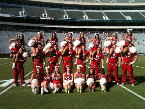 26 best Georgia Bulldogs Cheerleaders images on Pinterest | Georgia bulldogs, Football ...