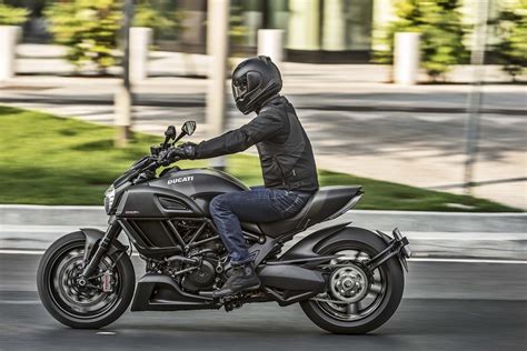 2016 Ducati Diavel Carbon - Bold New Carbon - Asphalt & Rubber