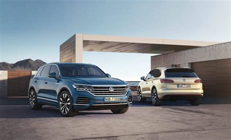 2019 VW Touareg goes all in on cabin tech - CNET