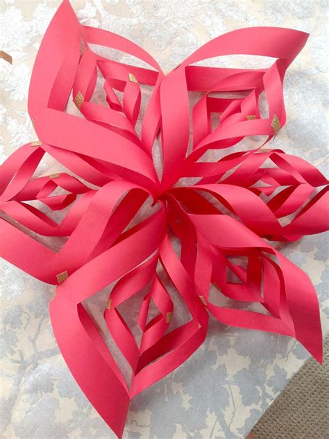 Make a Paper Snowflake Star Christmas Ornament | HGTV