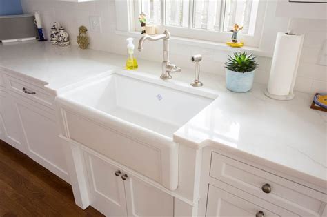 White quartz countertops that look like marble (without the maintenance of marble). Quartz ...