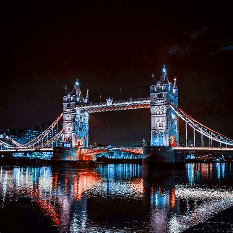 London Tower Bridge night view City skyline prints - TenStickers