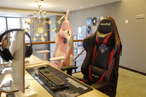 Gamer Couple Goal 2023: Cute & Cozy Couple's Side By Side Gaming Room Setup & Design - Small ...