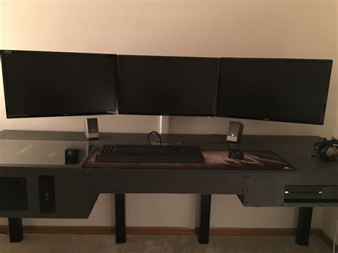 [DIY] Triple monitor wall mount : pcmasterrace