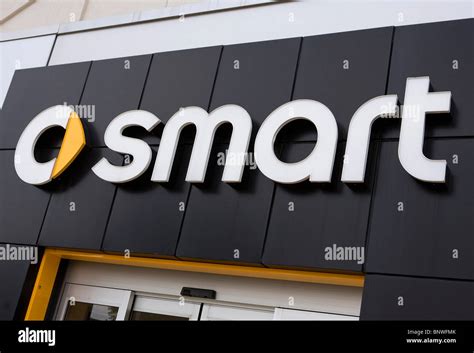 A Smart car dealership Stock Photo - Alamy