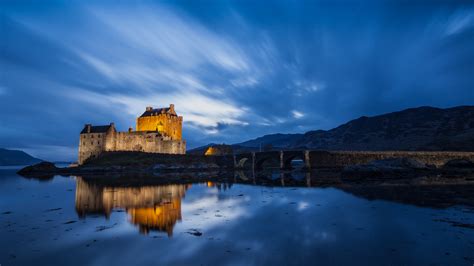 Eilean Donan castle near Kyle of Lochalsh in night, Highlands of Scotland, UK | Windows ...