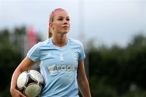 Anouk Hoogendijk - Dutch soccer | Female soccer players, Football girls, Soccer