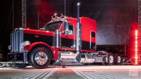 Peterbilt Model 589: A Closer Look