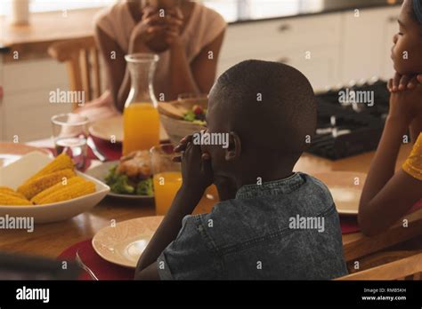 African american family prayer hi-res stock photography and images - Alamy