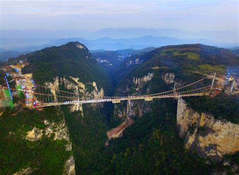 China’s Record-Setting All-Glass Bridge In 2015, the world’s tallest and longest glass-bottom ...