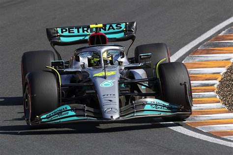 Hamilton: Change in Mercedes F1 car performance "like a mood swing"