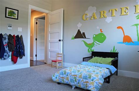 Kids Bedrooms With Dinosaur Themed Wall Art And Murals