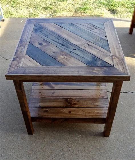 10 Pallet End Table DIY Plans & Ideas | Cut The Wood