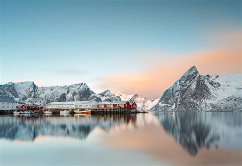 Photographer Captures Awe-Inspiring Arctic Landscape Photography