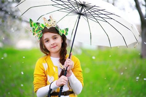 Cute Baby Girl in Rain Phtos. | Baby, Fotografie, Selfies