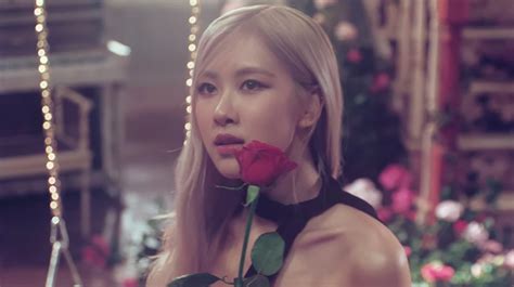 Descubrir 94+ imagen rose blackpink solo album - Viaterra.mx