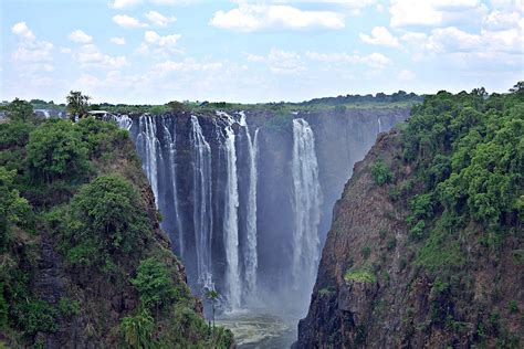 Victoria-Falls-from-Victoria-Bridge-Zimbabwe