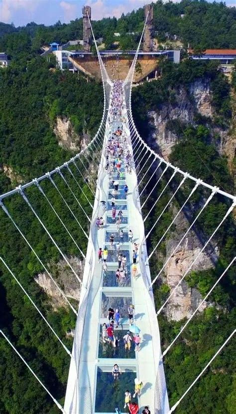 Zhangjiajie Grand Canyon Glass Bridge. Hij is ontworpen door Haim Dotan. Dit bijzondere werk ...