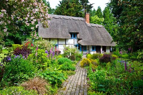 How to Design an Old-Fashioned Cottage Garden | Gardener's Path