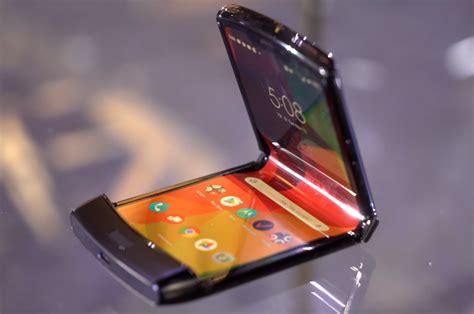 Motorola Razr flip-phone resurrected with a foldable screen – Techjaja