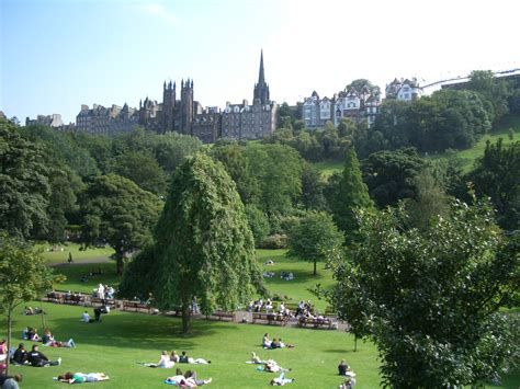 File:Edinburgh Park and old town.JPG - Wikipedia