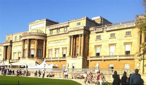 Buckingham Palace - Making The Most Of Your Visit - April J Harris