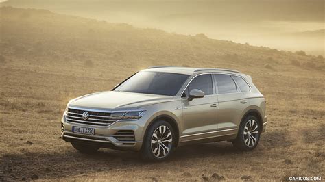 Volkswagen Touareg | 2019MY | Front Three-Quarter