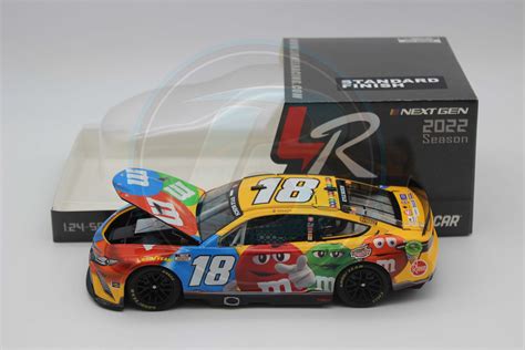 Kyle Busch 2022 M&M's 1:24 Nascar Diecast