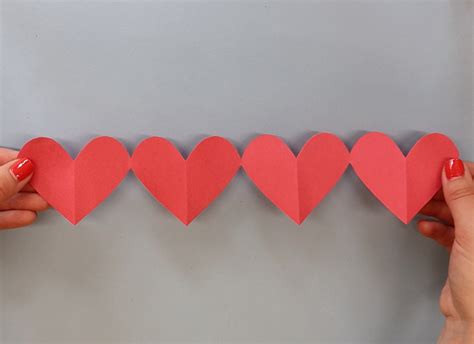 How to Make a Heart Paper Chain - Pjs and Paint