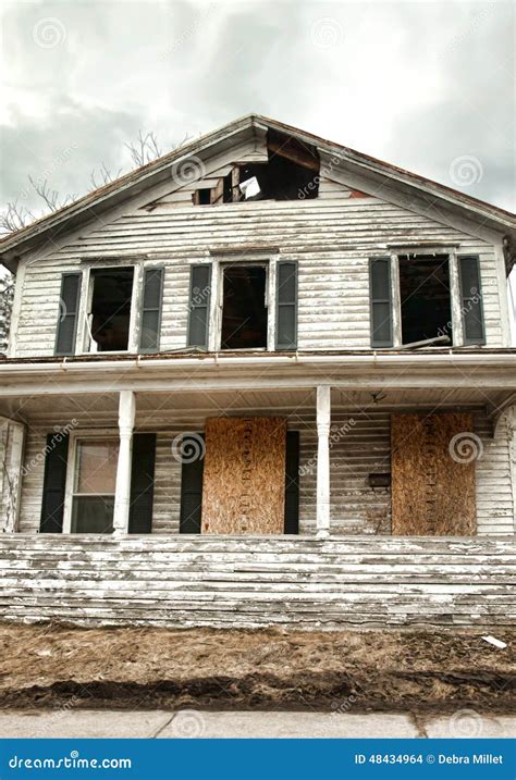 Vacant house stock photo. Image of dangerous, exterior - 48434964