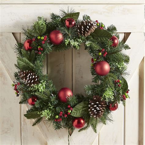 10 Best Outdoor Christmas Wreaths for 2018 - Festive Winter Christmas Wreaths