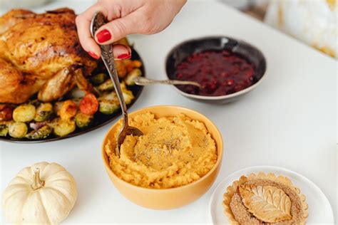 Whole Roasted Turkey Dinner For Thanksgiving with All the Sides 13933267 Stock Photo at Vecteezy