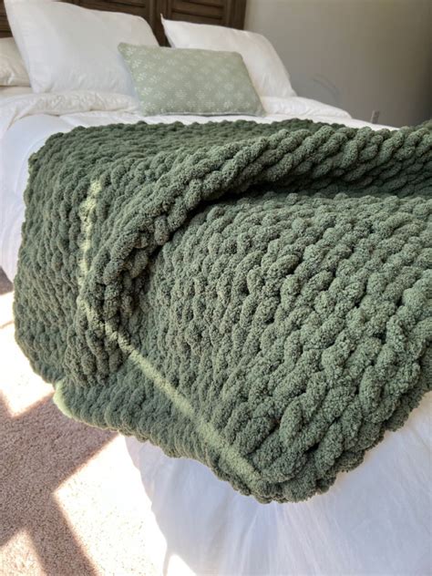 Beautiful Olive Green Throw Blanket - Handmade and Soft | Green throw blanket, Green bedroom ...