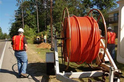 Aboveground vs. Underground: How to Choose in Fiber Optic Cable Installation?