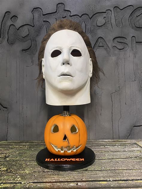 Halloween 1978 Michael Myers Mask Stand With Pumpkin Display - Etsy Australia